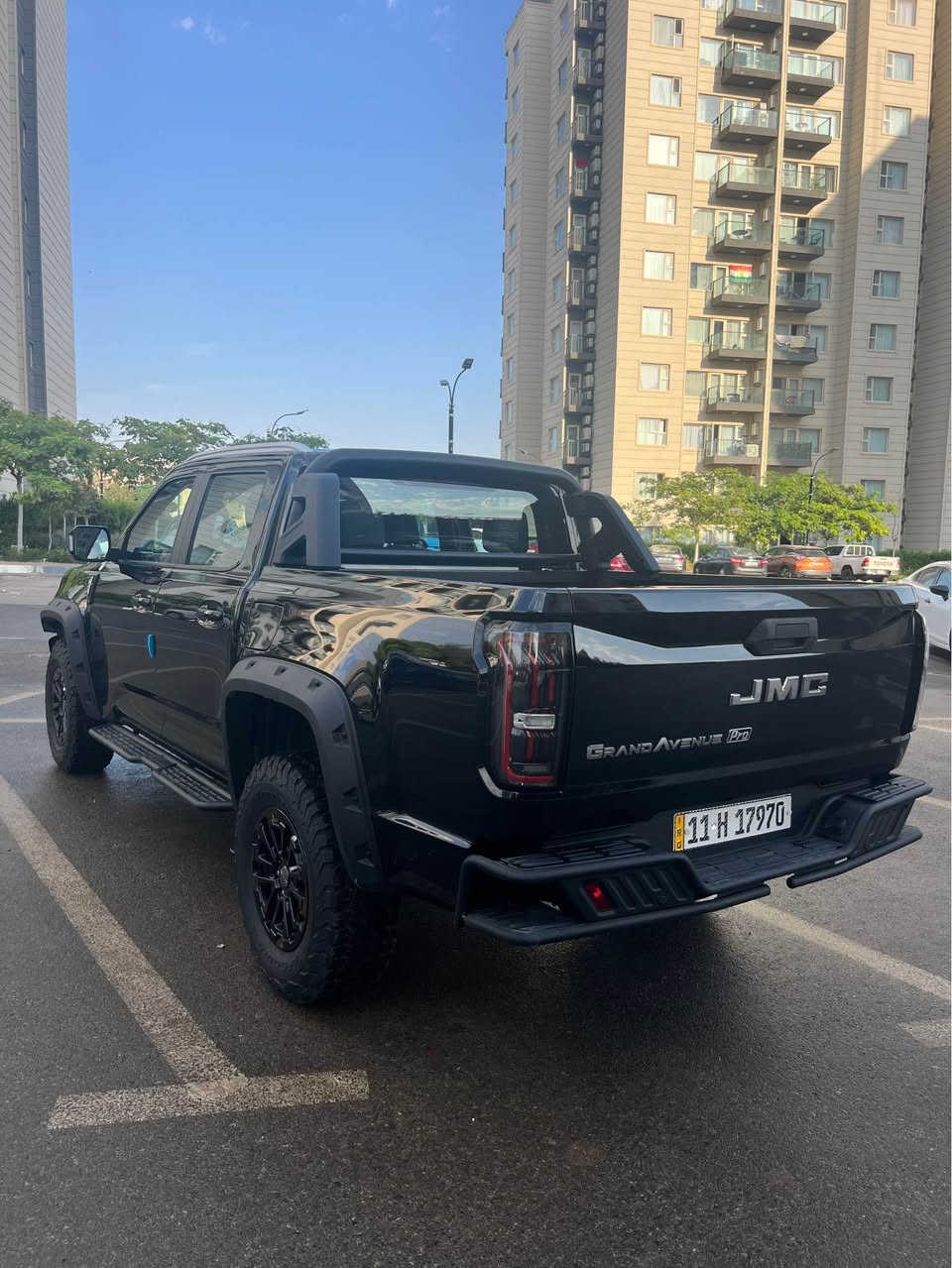 JMC گراند اڤينيو پرو/ داداو 
الراپتور الصيني 
محرك اربع سلندر توربو 2.3 ecoboost نفس محرك الفورد رينجر 
بقوة 285 حصان 
گير  أوتوماتيك ٨ نمرة ZF
دفع رباعي و قفل الإكسل هم موجود
بيه مواصفات هواية 
نضام صوت ٧ سماعات ويا apple carplay android auto
تحكمات ستيرن 
كشنات جلد ويا تبريد و التدفئة 
٦ وضعيات قيادة 
السيارة كلين بدون صبغ بيها بس ضربة خفيفة على الدواسة جهة اليمنى 
السيارة صفر عراق من الوكالة 
ماشية ١٧٠٠ كيلو فقط 
رقم بغداد و جاهزة للتحويل 
مكان السيارة سليمانية 
السعر ٣٠٠ ورقة يعني ٥٠٠٠ دولار ارخص من سعر الشركة 
للاستفسار ***********

JMC Grand Avenue pro/ Dadao 
ڕاپتۆری صینی
مەکینە ٢.٣ ئیکۆبووستی فۆرد هەمان مەکینەی فۆرد ڕەینجەر 
هێزی ٢٨٥ هۆرسپاوەر 
گێڕی ئۆتۆماتیکی ٨ نمرەی ZF
دەبڵ ئەکسلە سەیارەکە و قفڵی ئەکسلی هەیە 
سەیارەکە مواسەفات بەرزە 
سیستەمی صەوتی تایبەتە ٧ سپیکەرە و ئاپڵ کار پلەی و ئەندرۆید ئۆتۆی هەیە 
٦ مۆدی لێخوڕینی هەیە 
سەیارەکە کلینە بێ بۆیاخە تەنها دەعمێکی بچوکی هەیە دۆسەی لای سەکنی خوار کردوە 
سەیارەکە صفر لە شەریکە راکێشراوە 
تەنها ١٧٠٠ کیلۆمەتر ڕۆیشتووە 
ڕەقەم بەغایە و حازرە بۆ تەحویل 
نرخی ٣٠٠ وەرەقەیە یەعنی ٥٠٠٠ دۆلار کەمتر لە نرخی شەریکە 
بۆ زانیاری زیاتر *********** السليمانية, العراق
