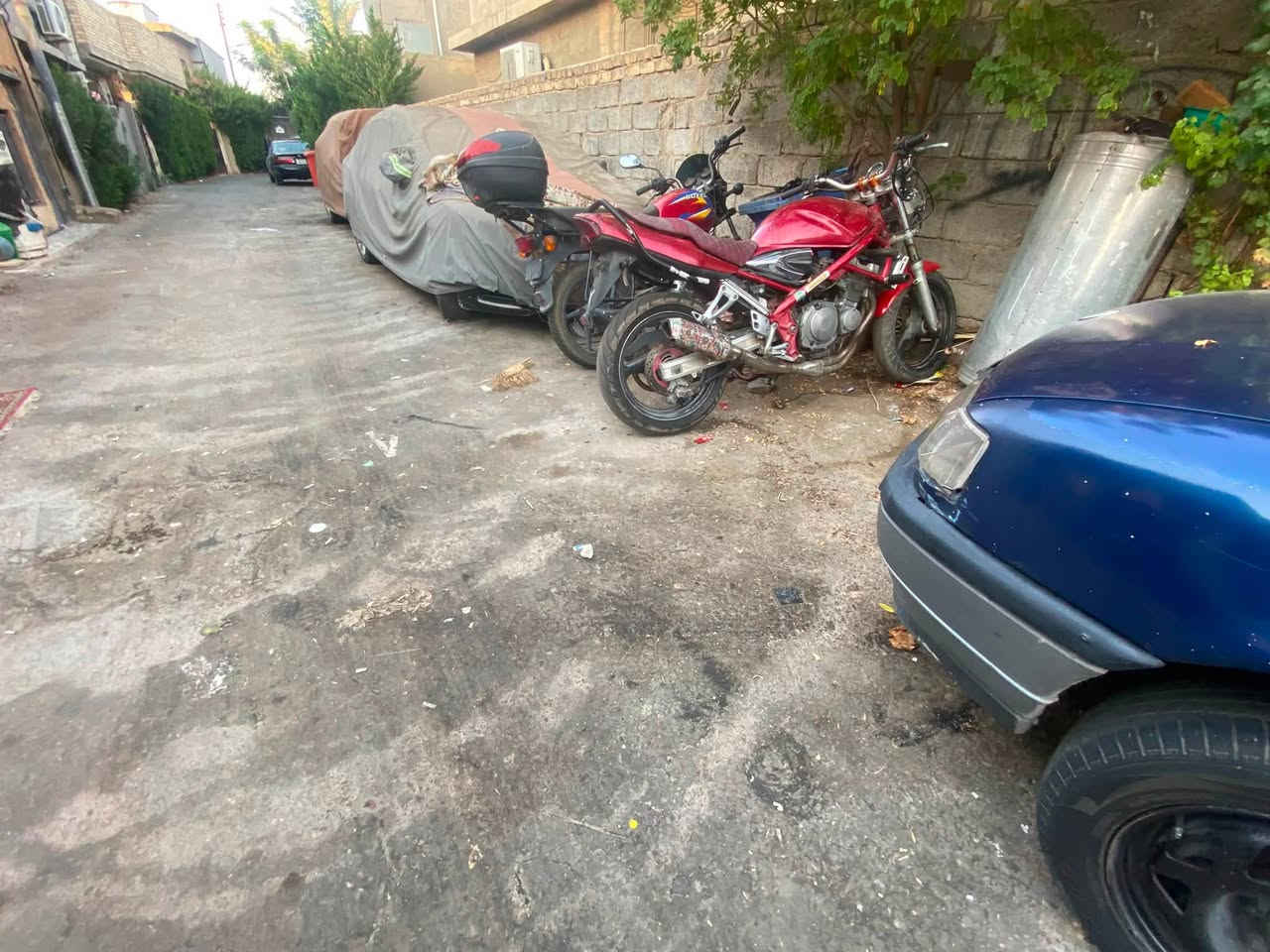 سلام عليكم باندة 250ربع للبيع مكينه نضيفة بس بيهة صوت تفيلس دراجه بس الكابريتر تعبانه يرادلهة تنضيف ولباقي كلشي شغال كهربائيات كلهة شغالة بريكات شغاله تخم تايرات جديد صالصه رياضي وباتريهة كاعد لين كابريتر تعبانه فه متشتغل
السعر 600وبيها مجال 
مكان جسر المثنى بغداد 
رقم *********** واتساب فقط
