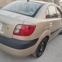كيه ريو 2009واراد أمريكي حادث بس باب السايق بدون داخل  سياره حلوه خير ...