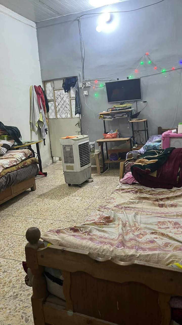 السلام عليكم بيت 130 متر للبيع تجاوز خلف مسبح الزعفرانيه يحتوي على غرفتين واستقبال ومطبخ وطرمه وترك وحمام وصحيات خارجي، كامل من مجاري رئيسية وكهرباء قريب على الشارع العام 15 متر.
اي استفسار على هذا الرقم
***********
