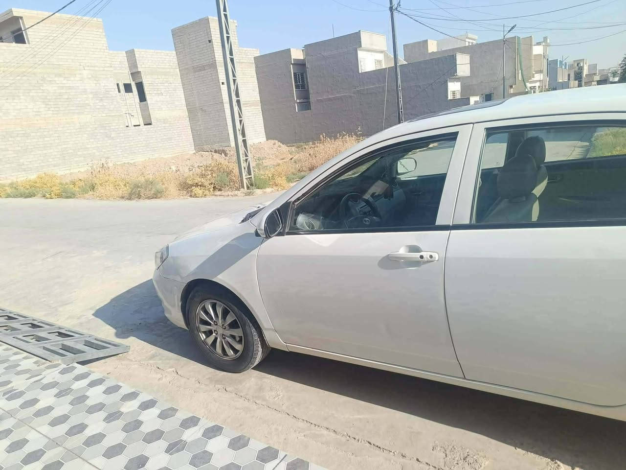سلام عليكم 
بي وادي 
للبيع موديل 13 رقم  نينوى إنكليزي 
سعر 60ورقه وبيها مجال الطيبين 
بيها صبغ اشويه شبر فقط
كير اوتوماتيك شرط
مكينه اصلي مالها شرط
تبريد ثلج و كهربائيات كلها شغاله
مكان السياره الموصل حي الزهور 
رقم الهاتف/***********
