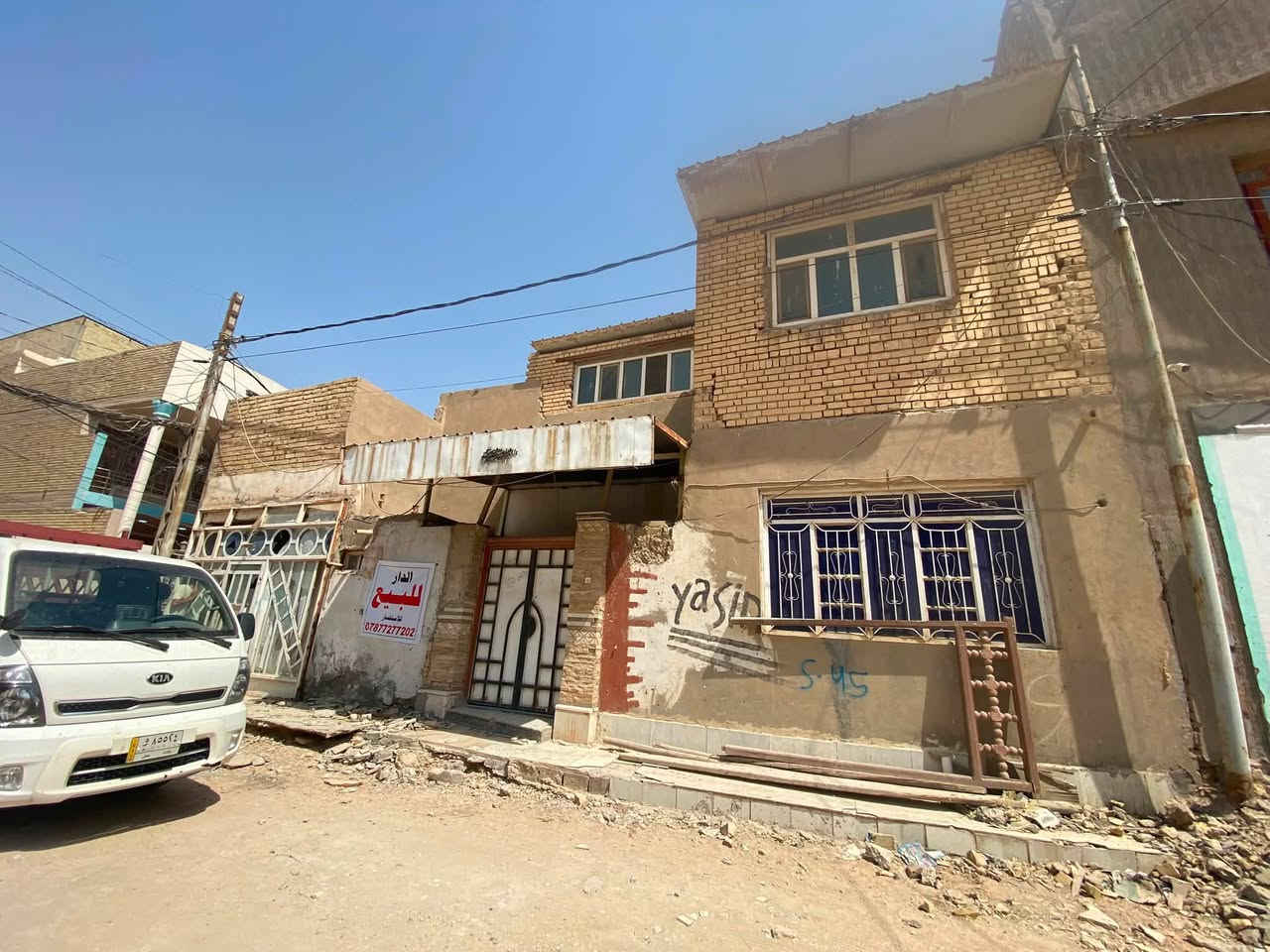 سلام عليكم 
بيت للبيع ركن عل ساحة مساحتة ١٣٠ م في حي الميلاد شارع عشرين شارع الحولي 
***********

