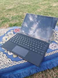 سيرفس برو ٣ • i5 جيل رابع • هارد ١٢٨ SSD