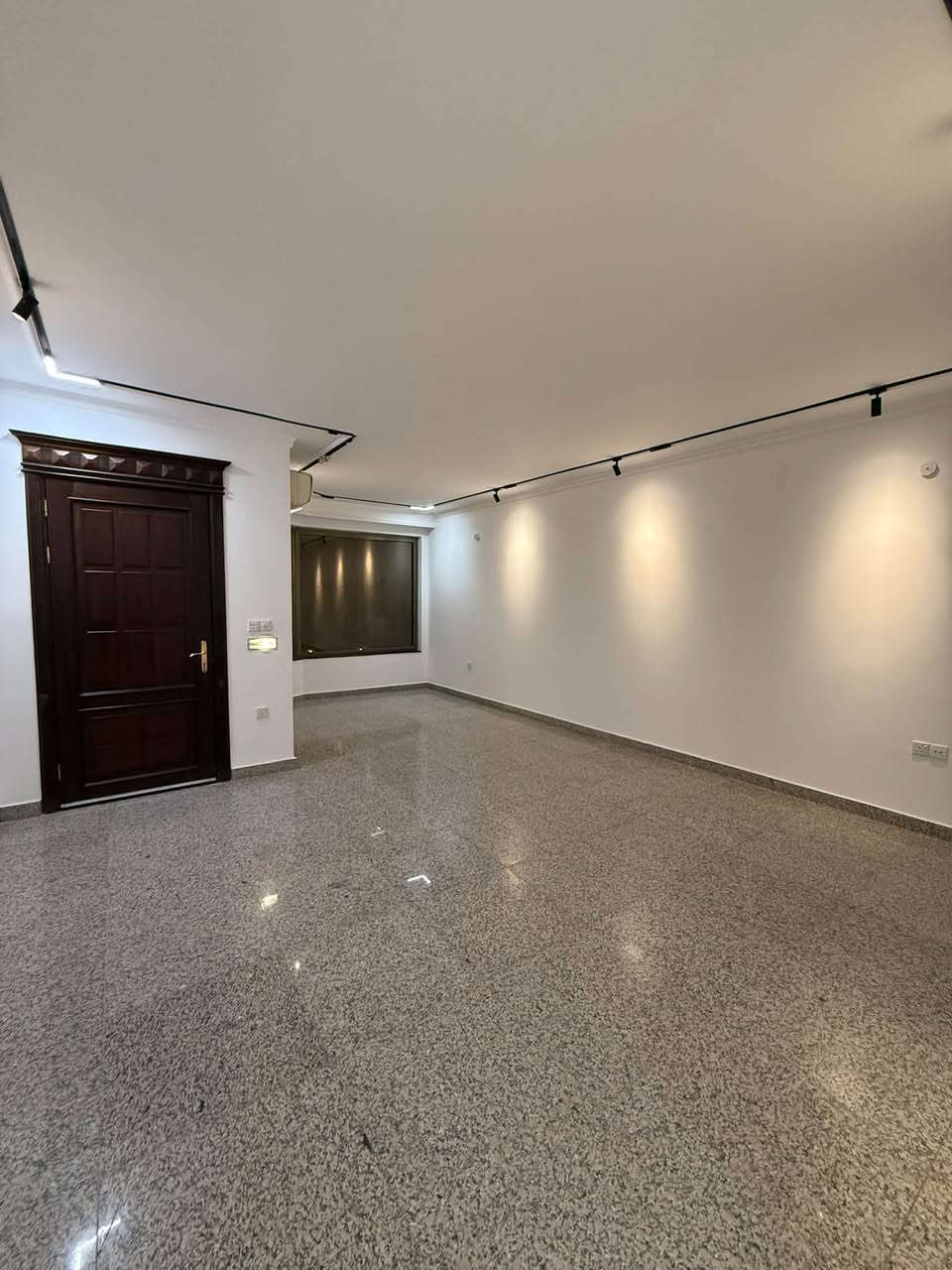 🔱 دار حديث لـلايـجـار في عرصات الهنديه  🔱

♦️ الـمــســاحــه :  180 مــتــر 

✨ للشركات  -  مكاتب تجاريه

🛑 يـحـتـوي الـدار عـلــى  : 

-  كراج  يتسع ل3 سيارات 

- صاله و غرف النوم عدد 4 وحمامات عدد 6 

- مطبخ حار ومطبخ بارد مجهز بسبالت

- بـدل الايـجـار سـنـوي حـصـراً عـنـد الاتـصـال 

#المهندس_عمر_الزيدي  ☎️

***********   -    ***********

- نـسـتـقـبـل كـافـه العروض التجاريه والسكنية في الكراده والجادريه والعرصات الهندية 
#ايجار
#كراده
#شركات
#منازل

- عنوان الشركة دار السلطان في العرصات الهندية مجاور فندق بلوم
