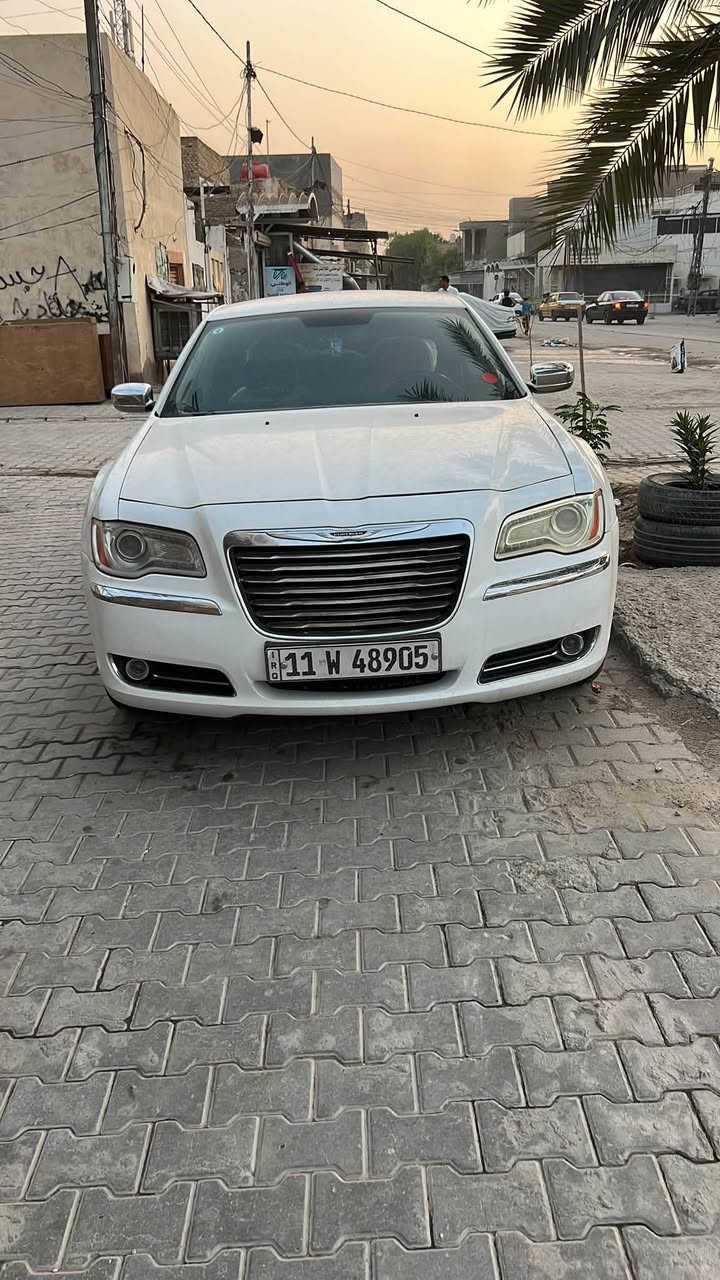 سلام عليكم شباب اوباما مديل 2014 سياره نضيفه  حدادي وره وكدام توه مسويهن بيه عربانه مال عشرين وكاردن جملغات ثنين وبنيد الرقم ***********
