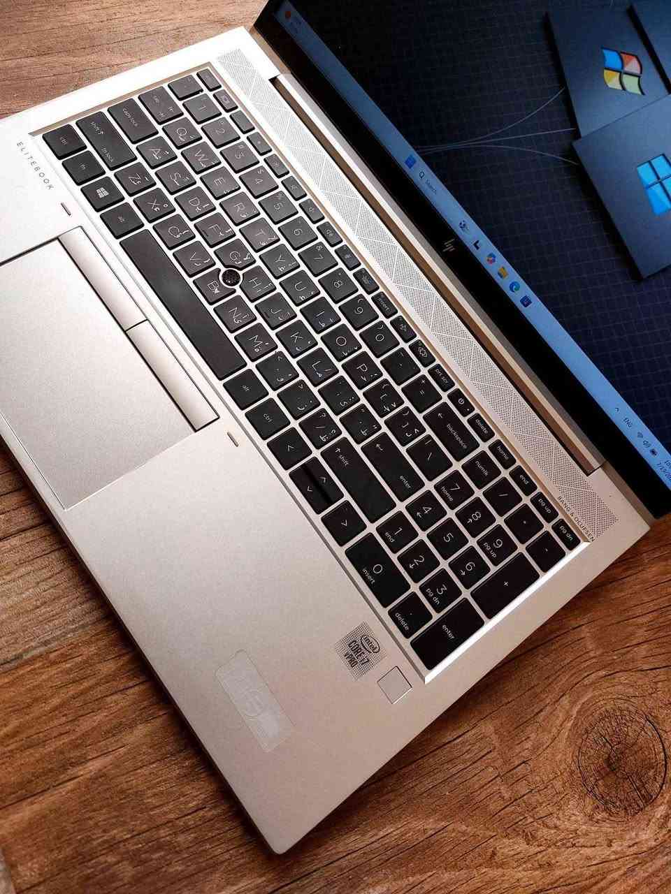 💻  لاب توب من  الفئة الفاخرة 
  HP EliteBook 850 Ci7 10th جيل عاشر 
 بمقاس شاشة 15.6 بوصة، الجهاز مستخدم بنظافة عالية جدا سوبر سلم غلاف معدني نيكل
.
السعر  450 الف دينار عراقي.
. 
يجمع الجهاز بين معالج Intel Core i7 من الجيل العاشر، وسرعة نقل البيانات الفائقة بفضل هارد الـ NVMe، مما يجعله الخيار الأول والذكي لرجال الأعمال، المبرمجين، والمحترفين لإنجاز المهام الثقيلة بكل سلاسة وأمان.
📊 المواصفات الفنية الفائقة:

* الموديل: HP EliteBook 850 G7
* المعالج: Intel® Core™ i7-10610U (الجيل العاشر الأحدث - أداء جبار واستهلاك ذكي وموفر للبطارية)
* الهارد: 256GB NVMe SSD (سرعة إقلاع فائقة ونقل بيانات بلحظات)
* الذاكرة (الرام): 8GB DDR5 (تمنحك سلاسة عالية وقابلة للترقية مستقبلاً)
* الشاشة: 15.6 بوصة بدقة عالية (مريحة جداً للعين، مثالية لتعدد المهام والمستندات الضخمة) 1920*1080
*الحالة: مستخدم نظيف جداً وفوق الممتاز (بحالة الوكالة).
* كارت شاشة متصل مدمج Intel 4GB 
✨ لماذا تختار فئة EliteBook؟
تعتبر فئة EliteBook هي السلسلة الاحترافية العليا (Business Class) من شركة HP، وتتميز بهيكل معدني متين وخفيف الوزن، وتصميم أنيق جداً يعكس الفخامة والعملية في وقت واحد.
📱 للتواصل والاستفسار:
يرجى إرسال رسالة خاصة أو الاتصال على الرقم: [*********** ]
------------------------------ بغداد, العراق

