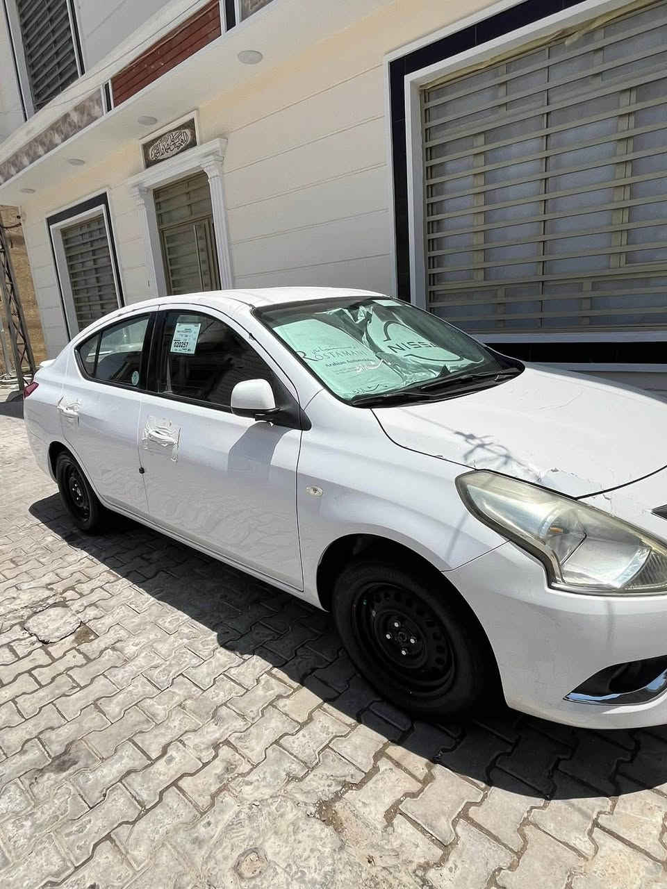 سلام عليكم نيسان سني هندي 2016 مكفوله كفاله عامه ما عدا جاملغ خلفي قبق البانزين فقط

 مكينه تبريد مكفوله وكير عادي مكفول 

السياره كلش جديده بمعنى الكمله مدوشمه عام كشنات وتنته وكاعيه كامله على اخر حبايه  

مواصفات 

يدات نيكل 

شباك نيكل 

سبايدر خلفي 

شاشه + كامرا خلفيه 

والباقي معروف 

رقم سليمانيه باسمي تحويل ثاني يوم 

السياره جاهزه من كلشي السعر 85 بيه مجال للشراي 

مكان السياره بغداد الجديده  

رقم الهاتف 

***********
