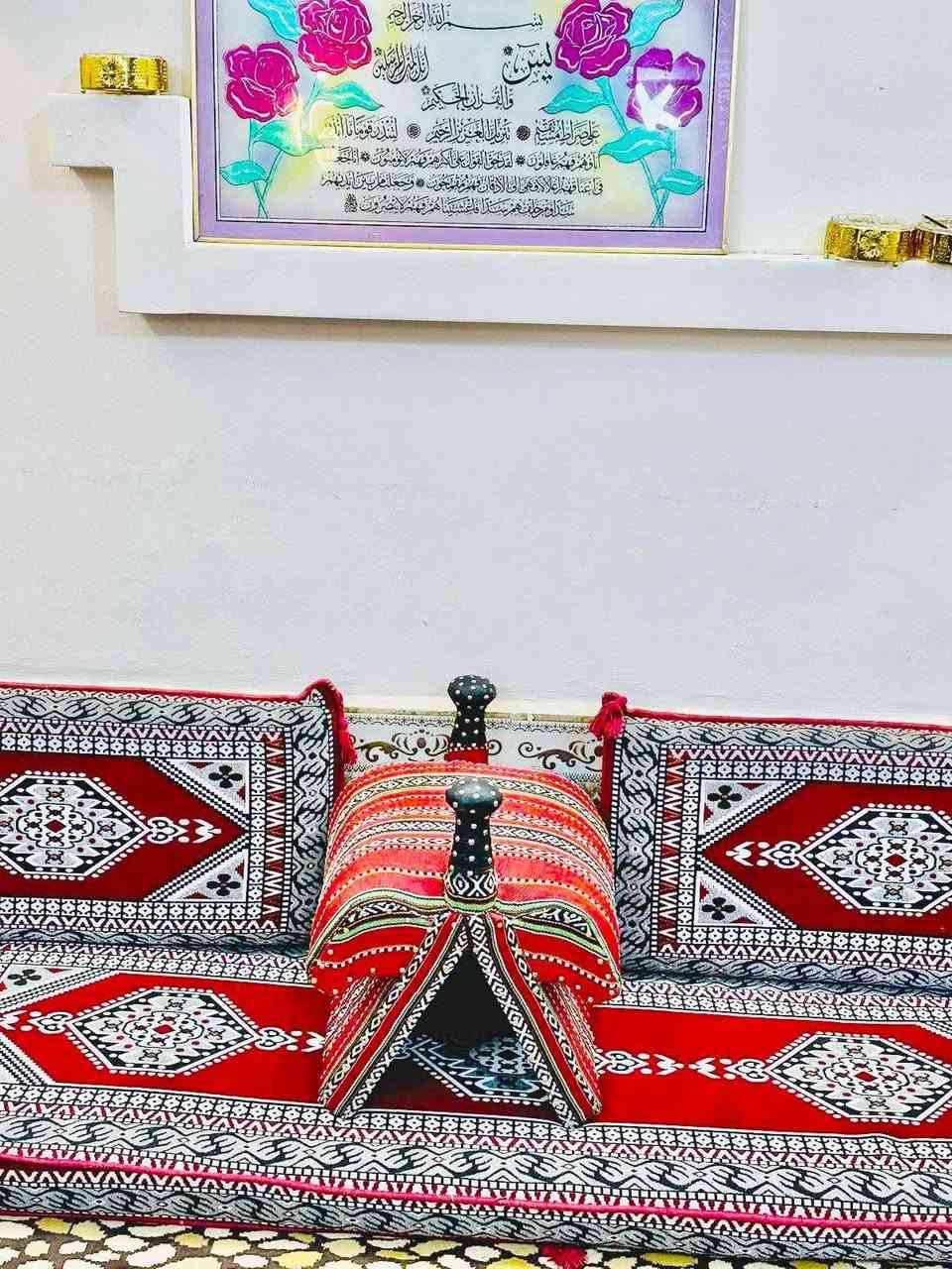 جلسه عربية الطول 16 متر مع شداد عدد 3 عمل يدوي للبيع السعر 750 الف
***********
