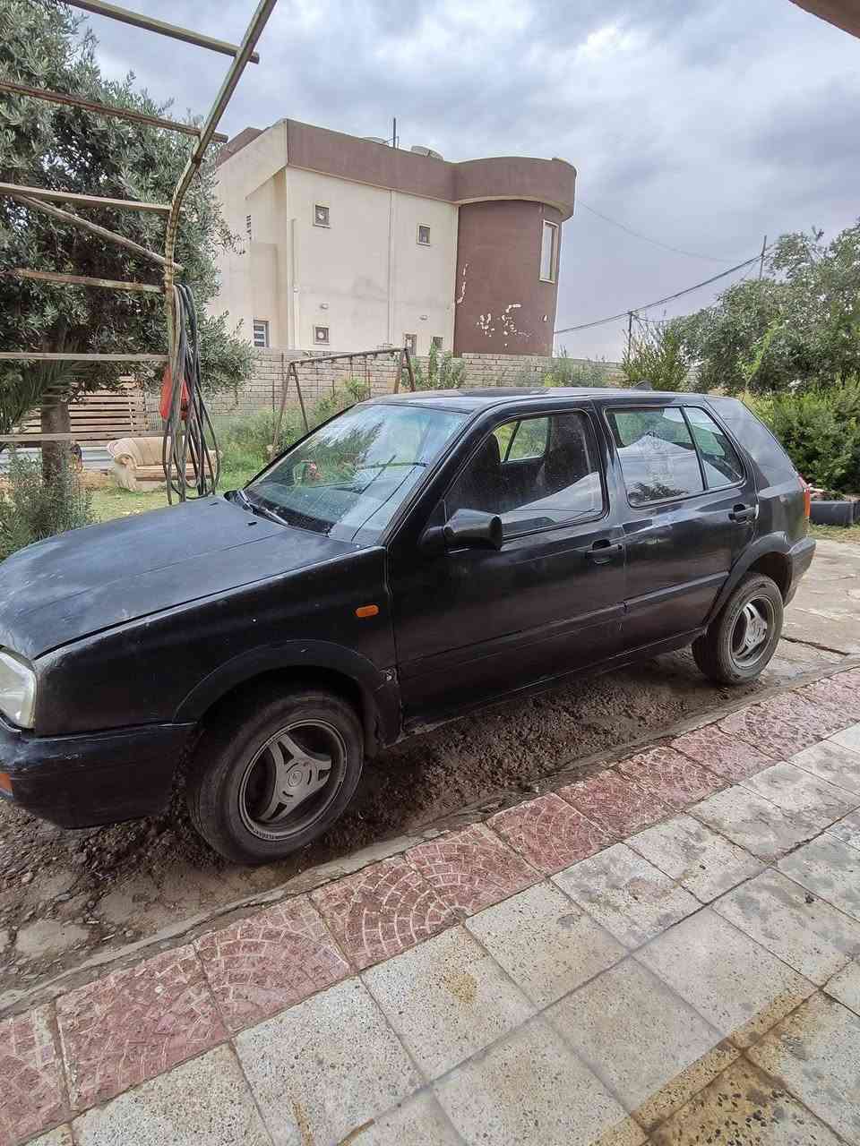 كولف نفخ موديل ١٩٩٣ بيها كابون كير ومحرك كفالة ما بيها صبغ ولا ضربة بيها خيسان بالدوسة فقط الباقي كفالة سعرها ٣٤ وبيها مجال بسيط ***********
