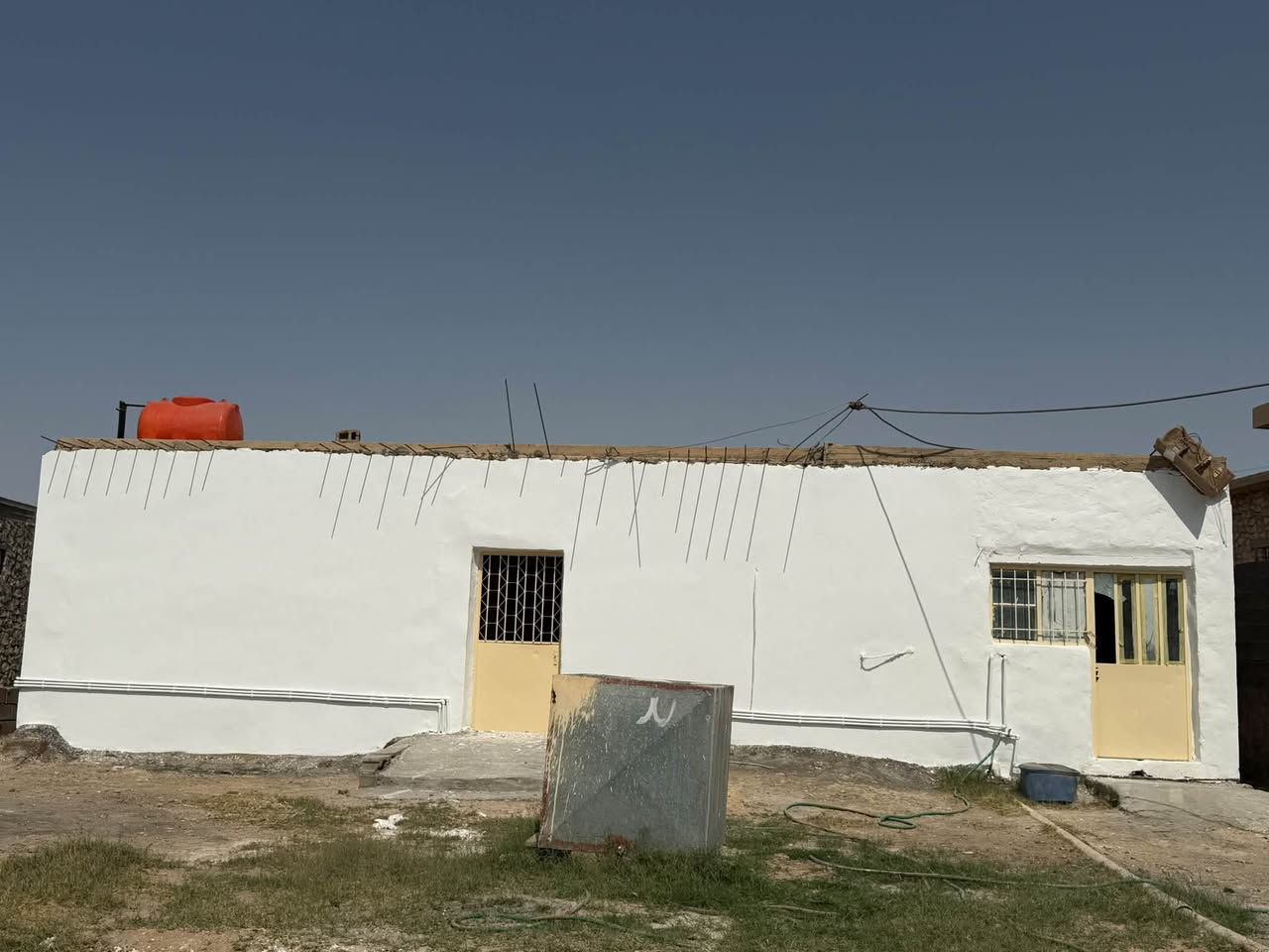 بسم الله الرحمن الرحيم 
دار للبيع بمساحه ٥٠٠م في الحقلانيه (حي الشهداء الثانيه )
يتكون من (غرفتين + صاله + مجمع صحيات + مطبخ ) 
الدار صب وليس عكاده صحيات ومطبخ سيراميك ايضاً 
بسعر مناسب جداً 
٢٦ مليون وبي مجال بسيط 
للاستفسار الاتصال برقم  
***********
