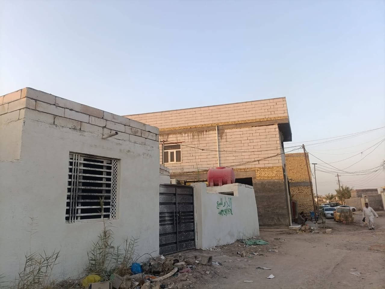بسم الله الرحمن الرحيم.
يوجد بيتان متجاوران مساحة كل بيت 200م.
كل بيت غرفتين  وصالة ومطبخ
وكذلك استقبال وصحيات داخلية وخارجية .
علما بأن المنطقة مشمولة بالتطويب .مجاري ماء كهرباء
خدمات كاملة.من الدولة.
المكان دور سيد حمزة قرب المصب .السعر مناسب جدا
سعر البيت الواحد 35 مليون
فقط وبيها مجال بسيط للشراي
الاتصال على الرقم
   ***********
