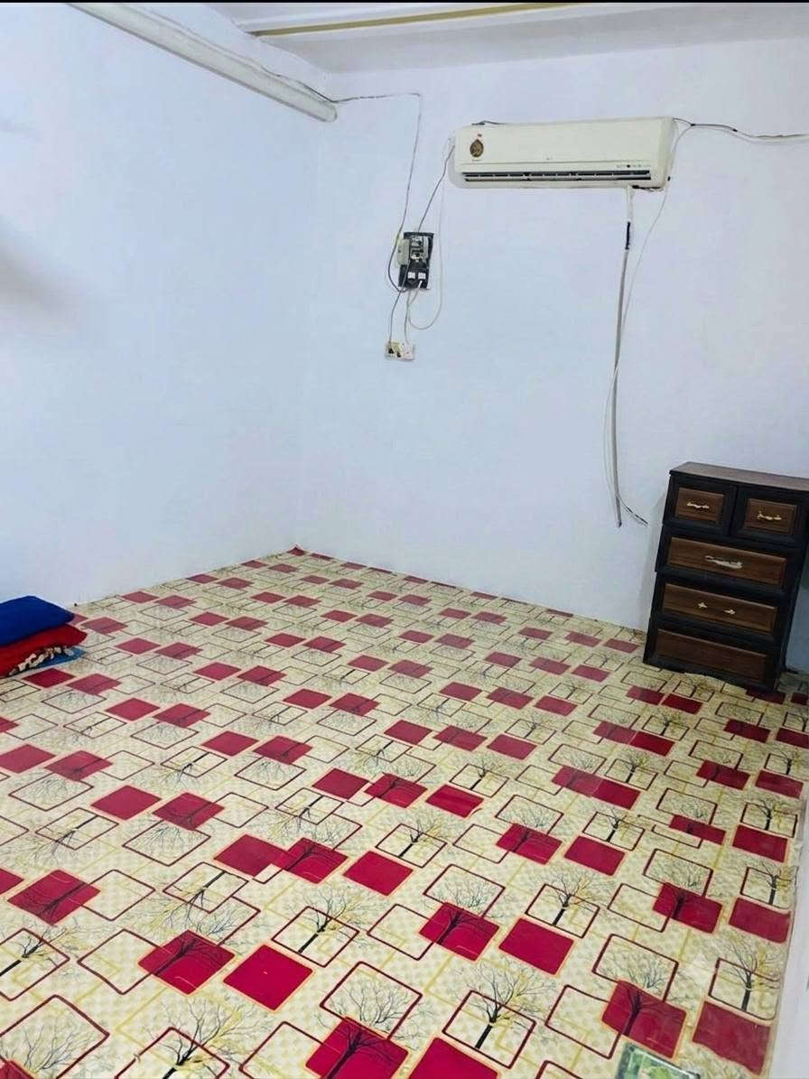 بيت طابو صرف للبيع مساحهة 150متر واجهة 10نزال15 عنوان البصرة الزبير  الدريهمية ثانيه  السعر 100.....✨ 3غرف وسط ومنور صغير بنهاية لبيت.وحمام ومطبخ خارجيات وكراج جبير ماكو ديوانية واهلا وسهلا تواصل *********** بناء قديم ترميم جديد صبغ معجون داخلي  الصالة والغرف وسراميك فقط صاله موقعه حلو ونضيف البيت باب كراج بي
