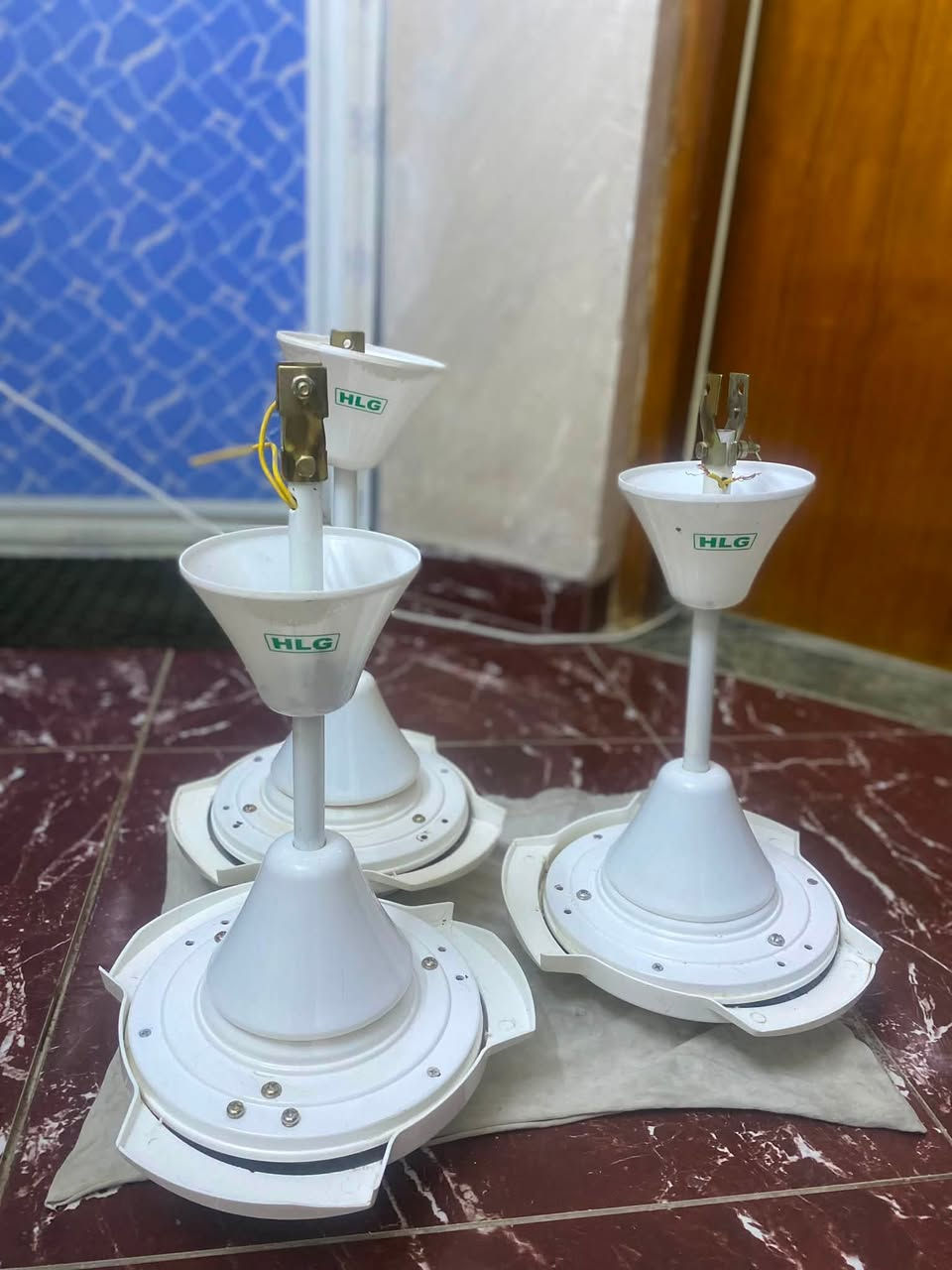 بنكات سقفيه كلش نظيفه استخدام اقل من شهر وسويت ديكور جبسن بورد وشلتهم ماركة اجي ال جي تركي حجم كبير عدد ٣ السعر ٢٥ الف قفل مفرغات باحجام مختلفه صغيره مال حمام ماركة اسوار سعرها ٢٥ الف قفل نظيفه كلش استخدام  اقل من شهر عدد ٢ مفرغه جبيره مال مطبخ بيها مكان للخرطوم ماركة اسوار نظيفه كلش السعر ٥٠ الف بالاضافه الى شبابيك مال حمام المنيوم متوفره بحجمين كبار ٤٢ سم في ٥٢ عدد ٢ وصغار الكم ٣٤ سم في ٤٤ سم عدد ٢ السعر ٣٥ الف واذا وياهة مفرغه مال حمام بوسطها تجي السعر ب٥٠ المكان حي الجهاد للتواصل *********** واتساب فقط
