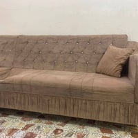 كنب • نضيف • قليل الاستخدام