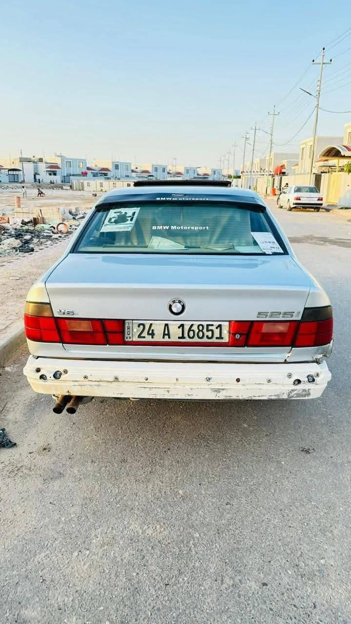 بي ام ٥٢٥ • موديل ٩٠ • دعاميه خلفية