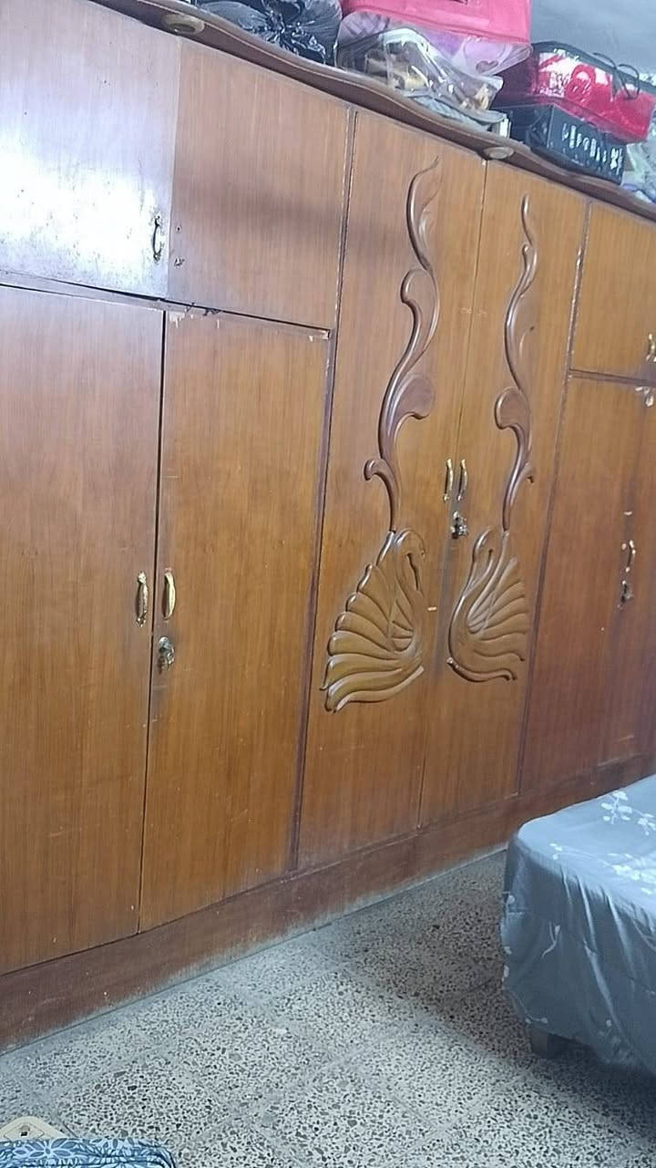 السلام عليكم اخوان غرفة للبيت سعرها 300 وبيها مجال حك الجية مكاني بغداد بوب الشام قرب جامع الراشدي ***********
