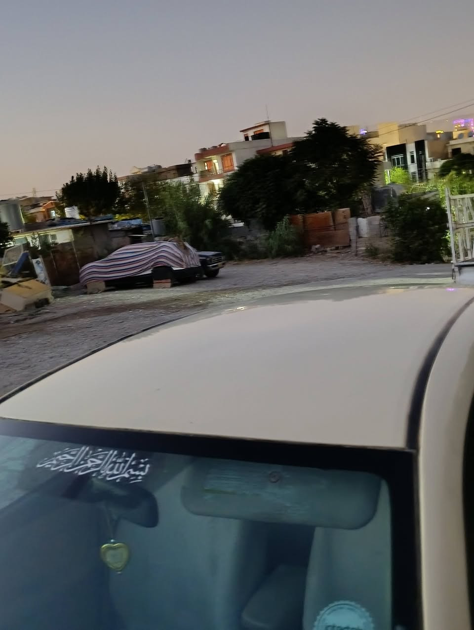 کرۆلای 2011سەنەوی مانگێکی ماوە....
پێشی کەپسە یەک کەفەری دوای گۆڕاوەبەبێ ناووگرتن ...
گێڕوو مەکینەوو تەبریدی بەشەرت مەکینە هەژدەبلاد تەکسی
گێڕ عادی....چوارڕەقەمیەسەیارەکە.....شووێن سلێمانی  ***********
***********...
