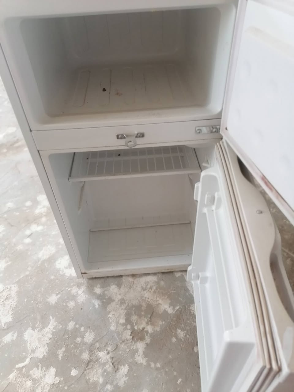 ثلاجه • بوصه ونص • جديدة