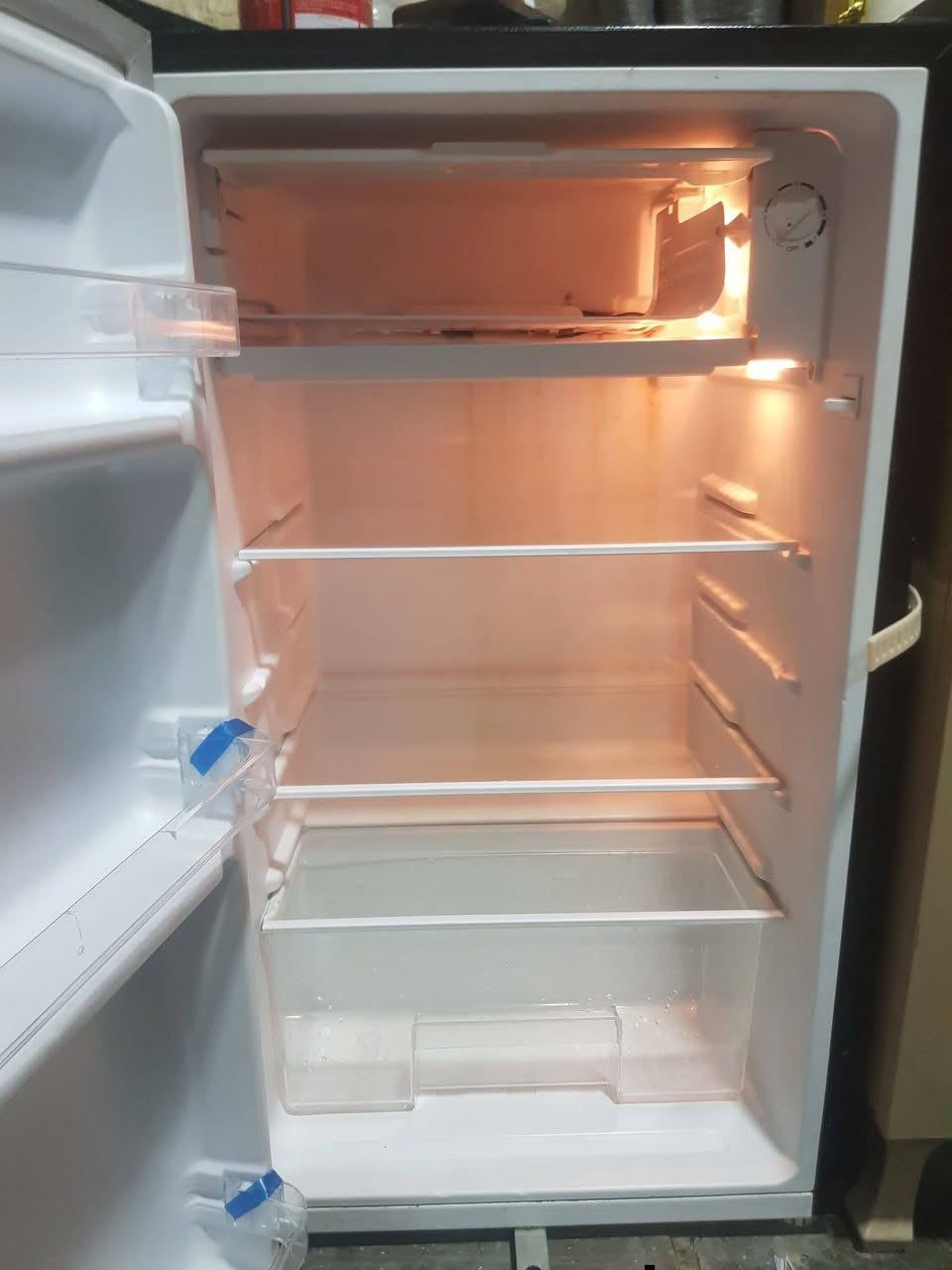 ثلاجة • للبيع