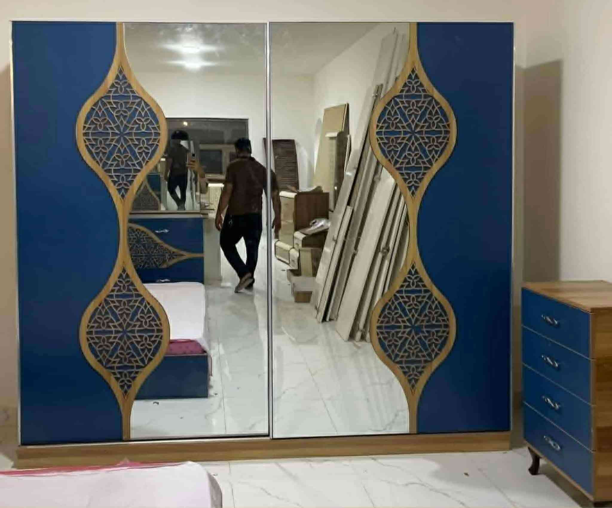 السلام عليكم غرفه للبيع  تركيه نوع  ثقيل درجه اولى 6 قطع لون مميز بيه بس الجراره اسويه  للستفسار ***********
