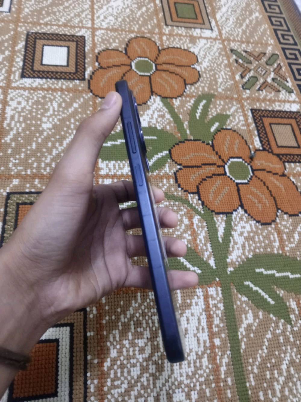 ذاكرة ١٢٨ • بطارية ١٠٠ • نضيف