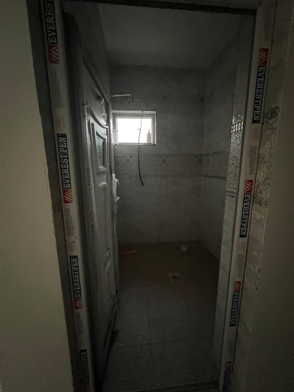 بيت بل زعفرانيه الاربع شوارع زراعي للبيع
مساحه البيت 75 متر
طابو زراعي سند 25 حجي جعفر البي وكاله+ قرار محكمه
واجهيه 5 نزال 15
مبني طابقين 
مع خدمات بل طباقين 
البيت كامل 
متواجد واتساب او تصال ***********
