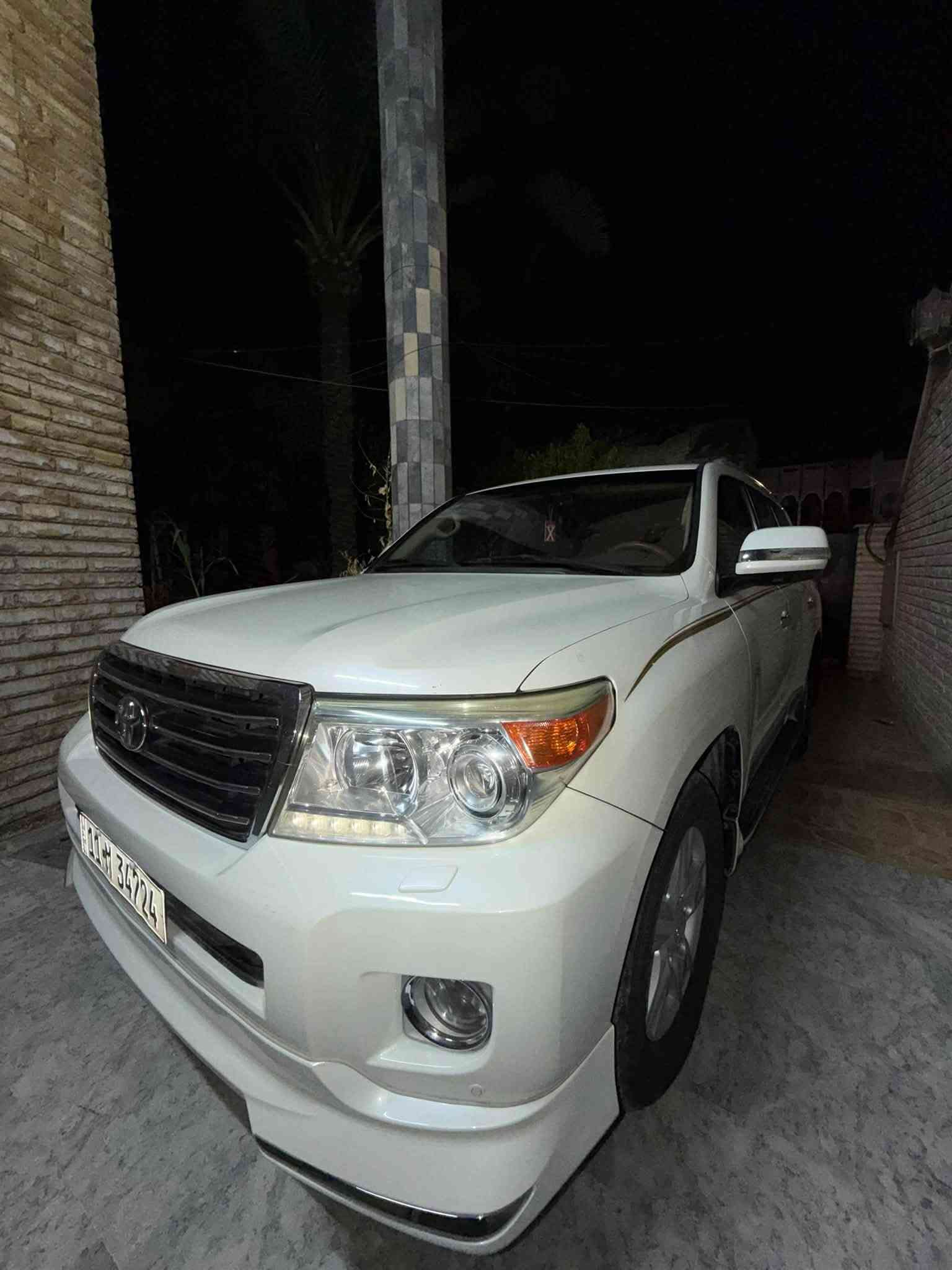 لاندكروزر • ٢٠١٥ • ماشي ١١٩الف