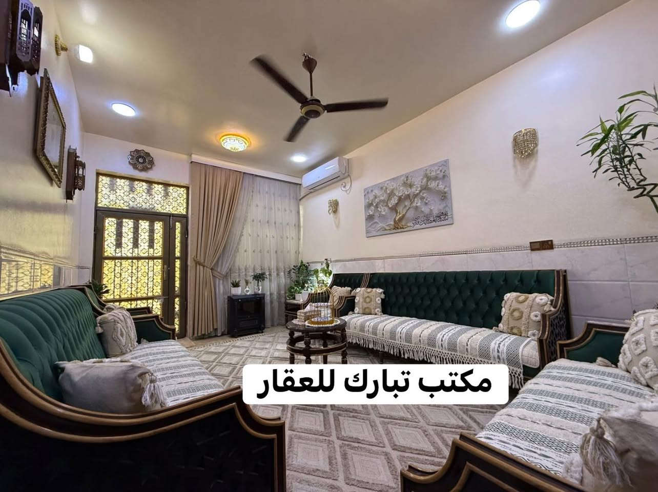 الدار للبيع 🏠مكتب تبارك للعقار 🏠
السعر 245 مليون وبي مجال 💵شغل درجة اولى فول
العنوان الشعب شارع عدن يبعد عن الشارع العام الرئيسي شارع المحكمة ست بيوت👌
المساحة 100 م ( مدخلين )👌ثلاث طوابق 
يحتوي الطابق الارضي على كراج صغير وخدمات خارجيةومغسلة واستقبال ومطبخ حار وبارد ومنور وخدمات وغرفة نوم 
ويحتوي الطابق الثاني على غرفتين نوم وخدمات ومكان غسالة
ويحتوي الطابق الثالث على غرفة نوم وسطح
للاستفسار اكثر يرجى الاتصال على الرقم التالي (متواجد هذا الرقم على الواتس اب والفايبر والماسنجر *********** )
او الاتصال على الرقم الاخر 
***********
او زيارة مكتب تبارك للعقار والمقاولات الكائن في شارع الاسواق المركزية قرب مطعم ميامي
