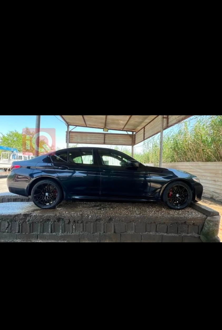 السلام عليكم BMW 530eام بكج  وارد امريكي   حادثهة.  موضح بلصورة  السيارة كاسرة بستم ابع على وضعهة  رقم بغداد  ومكانهة بغداد   
للتصال ***********
