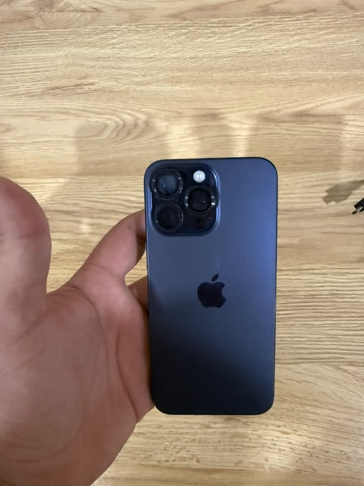 السلام عليكم
للبيع 
15 PRO MAX 512 GB E-sem
مبدل شاشة 
بطارية ثمانينات 
675 الف 
***********
