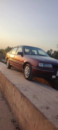 اوبل فكترة للبيع موديل 1992 لون ماروني رقم بغداد مشروع وطني السياره بس...