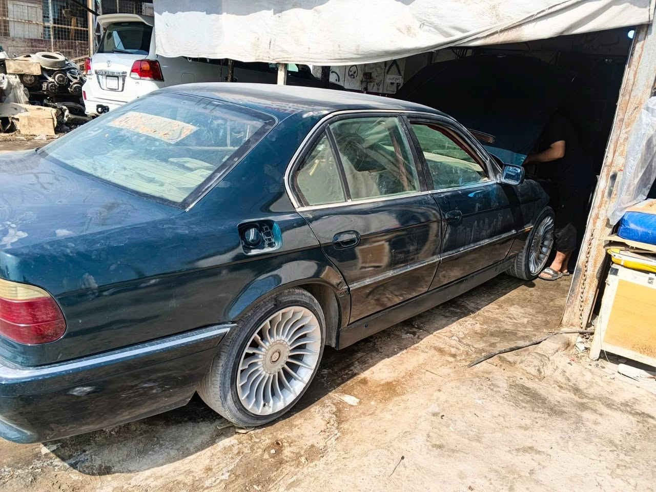 السلام عليكم خفاش محدث 2000
حجم 730 اصل 8 سلندرمحرك و كير حاويه 40 مصبوغه جماليه شرط لا خياس و لا ضربه حداده زيرو كهربائيات كله شغال سلايت شغال اكسن رقم بصره سنويه تنتهي بشهر 8 مشروع وطني 
مراوس أو بيع مكان البصرة *********** واتساب
