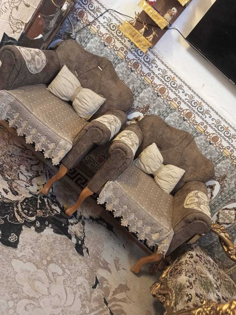 ستراحه صغيره تركي درجه اولى شغل يخبل اربع مقاعد قنفه صغيره وكرسيين مال غرفه نوم او مطبخ ترهم وين مكان لسعر 150بي مجال بسيط مكان مشتل شارع لمطبك *********** بغداد, العراق
