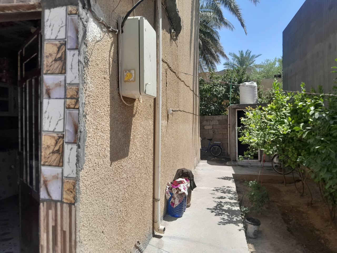 دار للبيع خلف محطة وقود المدائن زراعي ١١٧ مشمول بالطابو
مساحة ١٥٠ واجهة ١٠ نزال ١٥ يحتوي على مطبخ +استقبال +غرفة نوم +صحيات+ غرفة نوم طابق ثاني 
وتساب ***********تفاصيل اكثر
