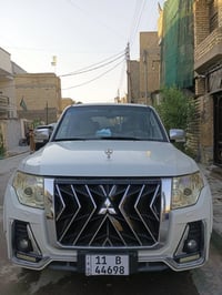 باجيرو • ابيض صدفي • شخط يسار
