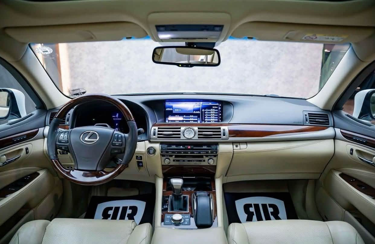 السلام عليكم 
ارقى وأفضل ما صنعت
لكزس  Ls460L VIP موديل 2016
فول  مواصفات لارج باب طويل
مواصفات 
4 كشن كهرباء 
مساج
      دبل جام !! 
تدفئة تبريد كل المقاعد 
خزن ميموري كل المقاعد 
اوتو هولد
بيبان 4 + صندوق شفط
سايد بريك بصمه 
مري تعتيم 
زراك لايتات
لايت دوار 3 عدسات متحرك مع حركة السيارة
زينون بلادي 
بردات المقاعد الخلفيه والجامه الخلفية كهرباء 
ثلاجه 
وDvDخلفي + شاشة خلفية كبيره
العينه ديجتل وسرعة السيارة 280 ✈️ 
اقراص امامي وخلفي 
تبريد من كل الجوانب 8 قطع 
بيبان + صندوق شفط 
سستم صوت 23 سماعه من شركه مارك ليفشون 
وبعد هواي مواصفات  السعر 300 
رقم اربيل بأسمي تحويل او وكاله جاهز 
 للاستفسار : ***********  
***********
