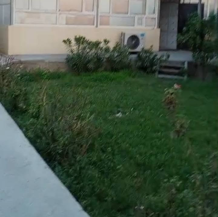 سلام وعليكم بيت مع عماره لبيع.
البيت ٣طابق معزول الجوه عن الفوك مساحة 130وتشجير ٣٠٠متر مسيجه ويه البيت شغل درج أوله
والعمار مساحه ٧٠متر تحتوي علا قشق عدد 2
و3محلات مجرات العماره ايجاره 1500
ولبيت ايجاره 1500تجاري علا شارعين يبعد عن شارع العام 400متر موقع حلو رقم صاحب البيت *********** موقع الثعالب شارع البانزيخانه

