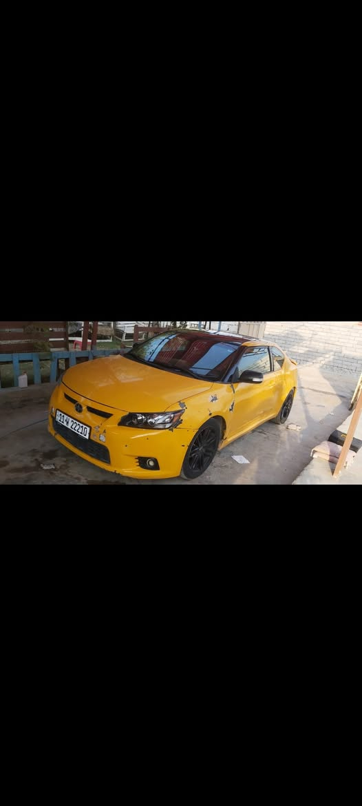 تويتا كامري رياضي تك باب موديل12 السيارة خصوصي مو تكسي محرك كامري 17 غراضها كلها كامري 17مو محور بلادي حجم المحرك اربعة سلندر رياضي ضرر طخة بالجاملغ اليسار كلها بلادي رقم مميز بسمي مكينة كير ما مفتوحة شركه السعر 78//***********
