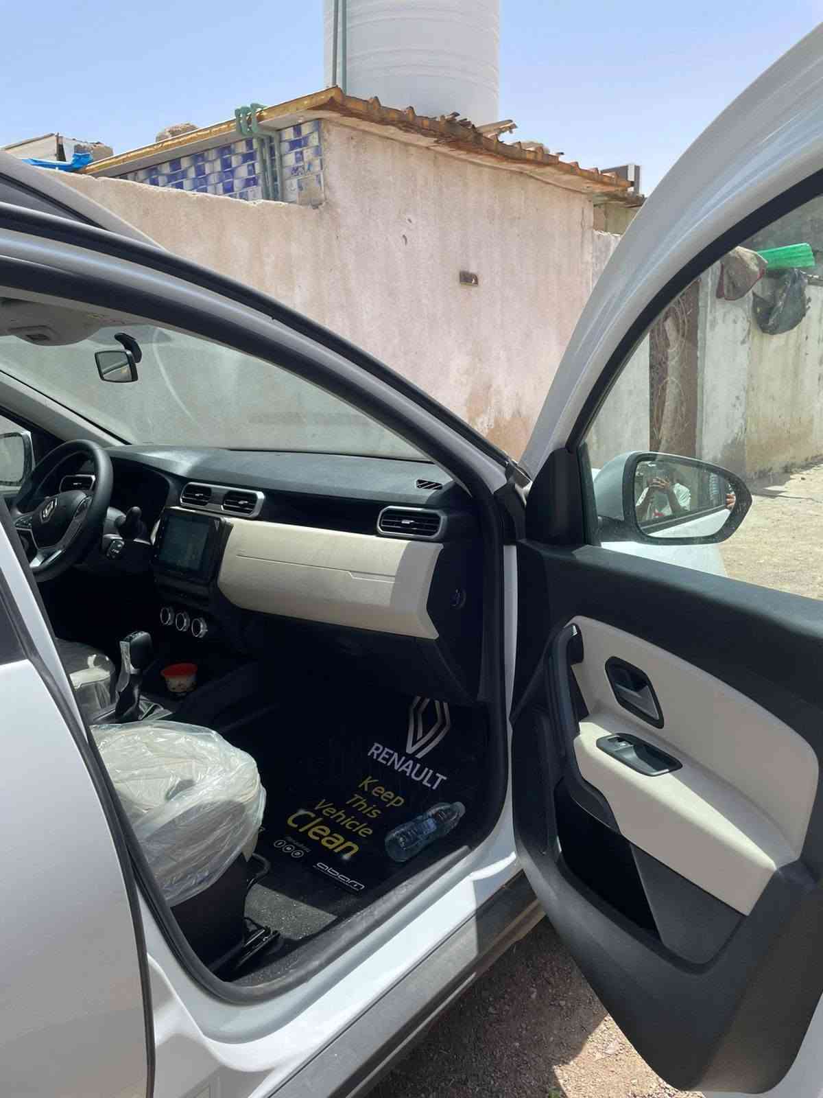 سيارة جديدة.. رينو داستر. بوضع الزيرو  ....  خليجي..  موديل 25
. كير مكينه نيسان ياباني 
بعدها على ضمان الشركه 3 سنوات ويشمل.. المحرك والكير والتبريد
  بدون لوحات فحص مؤقت.. بسعر 115 وترهم مراوس
4 سلندر... المحرك 1600 تنفس طبيعي
📱  ***********
 مكان السيارة : البصره.. المعقل
