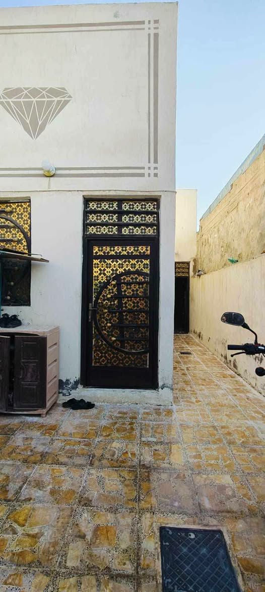 للايجار بيت مساحة 115
مقابل قرية الغدير قرب الشامل مول قريب على الشارع العام منطقه تبليط غرفه+صاله+مطبخ+صحيات+استقبال البيت جاهز من كلشي  بي وطني وخط مولد ونانو للانترنيت وكيزر  وماطور مي  ايجاره 275
***********
