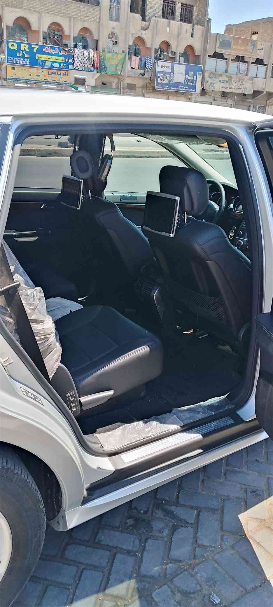 مارسدس موديل 2013 R350
جديد بدون كص كفاله من كلشي 
فور ويل 
7راكب جديد 

بيع فقط 

العنوان بغداد مدينة صدر 
***********
