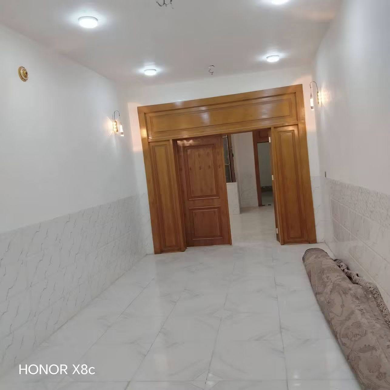 بيت 170 متر على شارع 20 متر 😳
***********;;;;;;;;;;;;;;;***********

بيت مقابيل ملحق القريه ماء وكهرباء واتبليط الحد باب بيت طابو زرعي سند 25 بناء طابوك جمهوري صب كونكريت سيراميك بورسلين ثقيل 

الاستفسار خاص او واتساب على الرقم التالي

***********;;;;;;;;;;;;***********

نص مكتوب في الصور:
- HONOR X8c
