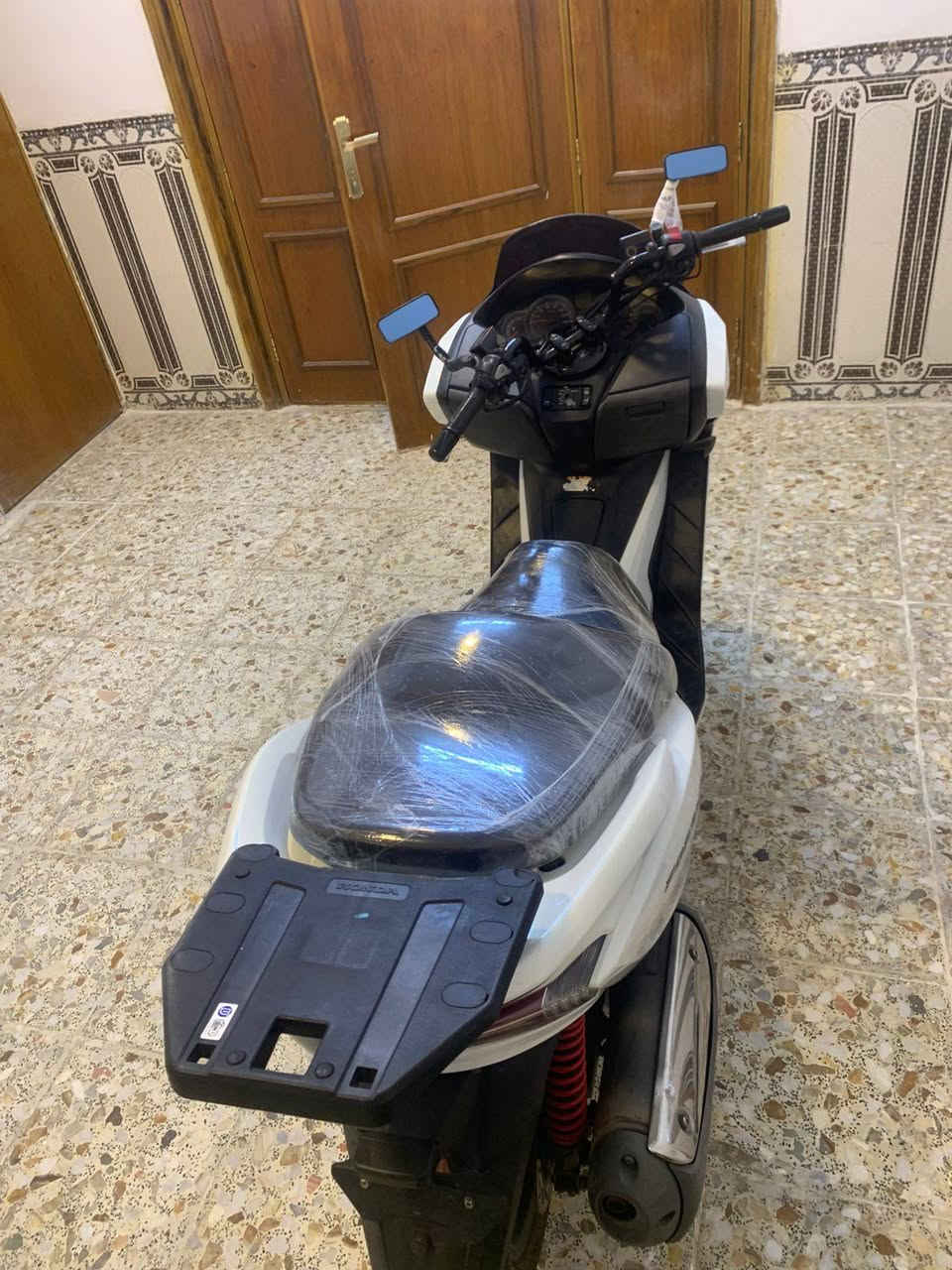 سلام عليكم دراجه للبيع فورزة 0 12.s دراجه بعد عله وضع الشركة مابيه اي نقص كامله مكينه كفاله كشر كفاله دراجه محد يطلع بيه ماشيه ٤٠ الف سعره 17ورقه وبيه مجال قليل مكاني بغداد الغزالية ***********
