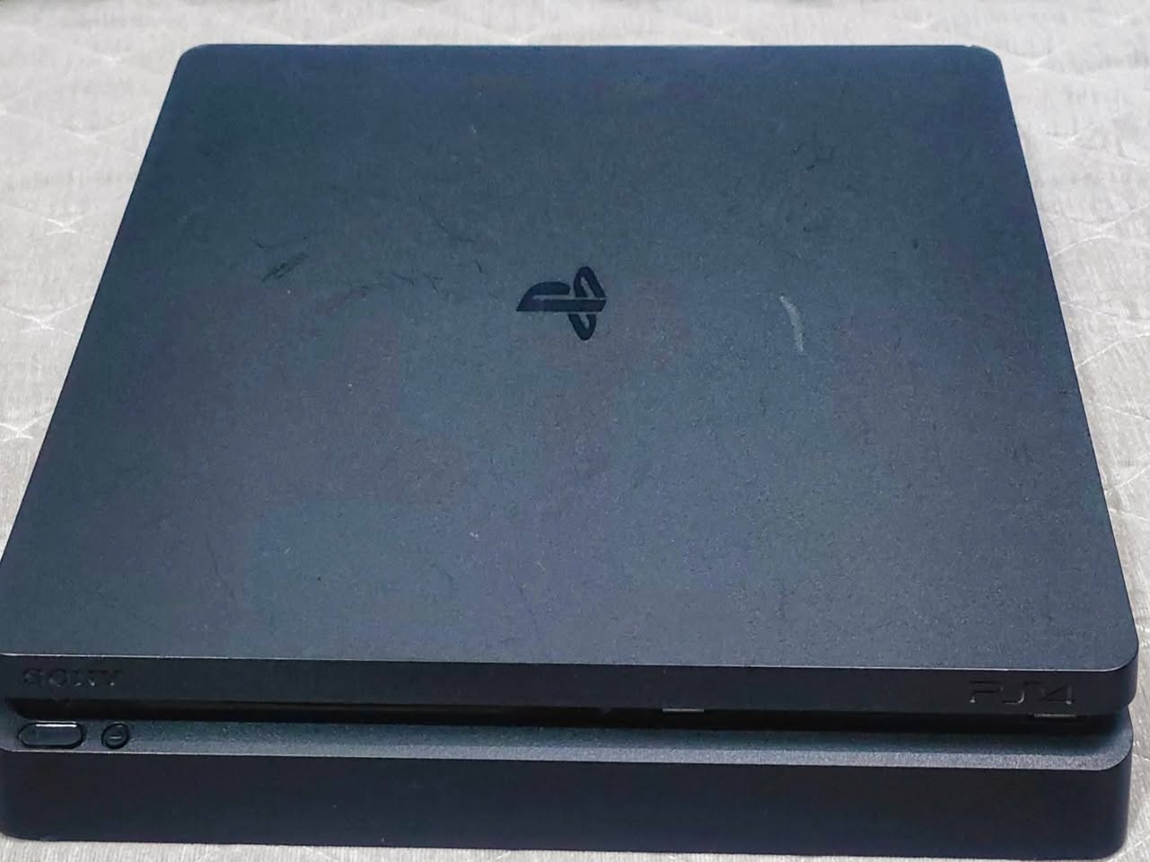 بلي ستيشن 4 سلم اون لاين ويشغل أقراص وتكدر تهکره نظام 12.52

حجم الذاكره نص تیرا 500 کیکا نظيف جدا وما مصلح
مع العاب وجوستكات الأصلي والثاني عادي

اذا بدون الألعاب 250 الف وبي،مجال 
اذا مع الألعاب 325 الف

موجود بغداد
***********
