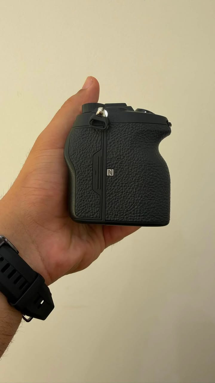 📸 للبيع Sony A7R IV
كاميرا بحالة ممتازة ونظافه 100‎%‎ ، ومستخدمة استخدام شخصي فقط.
🔹 عدد الشتر: 1077 فقط
🔹 الكاميرا شغالة بكل كفاءة وبدون أي مشاكل
🔹 تجي تفحص وتشوف بعينك قبل لا تشتري 

📦 موجوده غراضها كامله بدون نقص .

💰 السعر: [2350 عراقي مو دولار ]
📍 بغداد ، مدينه الصدر 
📩 للتفاصيل والاستفسار مراسلة خاص.
رقمي : ***********
للشراي فقط، رجاءً عدم البخس.
