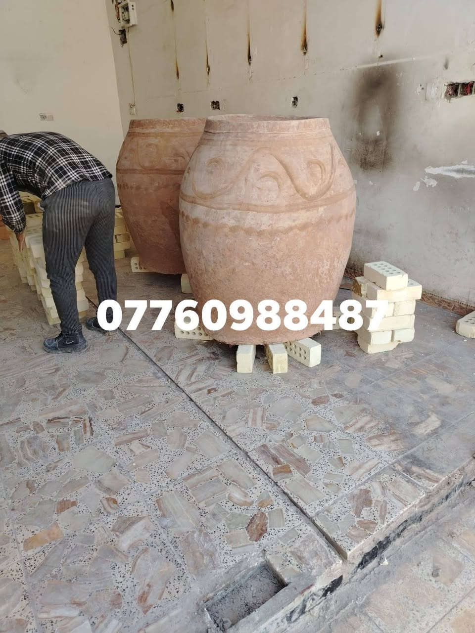 تم بناء زوج تنانير  للأخ حيدر في بغداد منطقه حي القاهره مستعدون للبناء في اي محافظه في العراق ما عليك إلا الاتصال (***********) وعلينا الباقي.

نص مكتوب في الصور:
- ***********