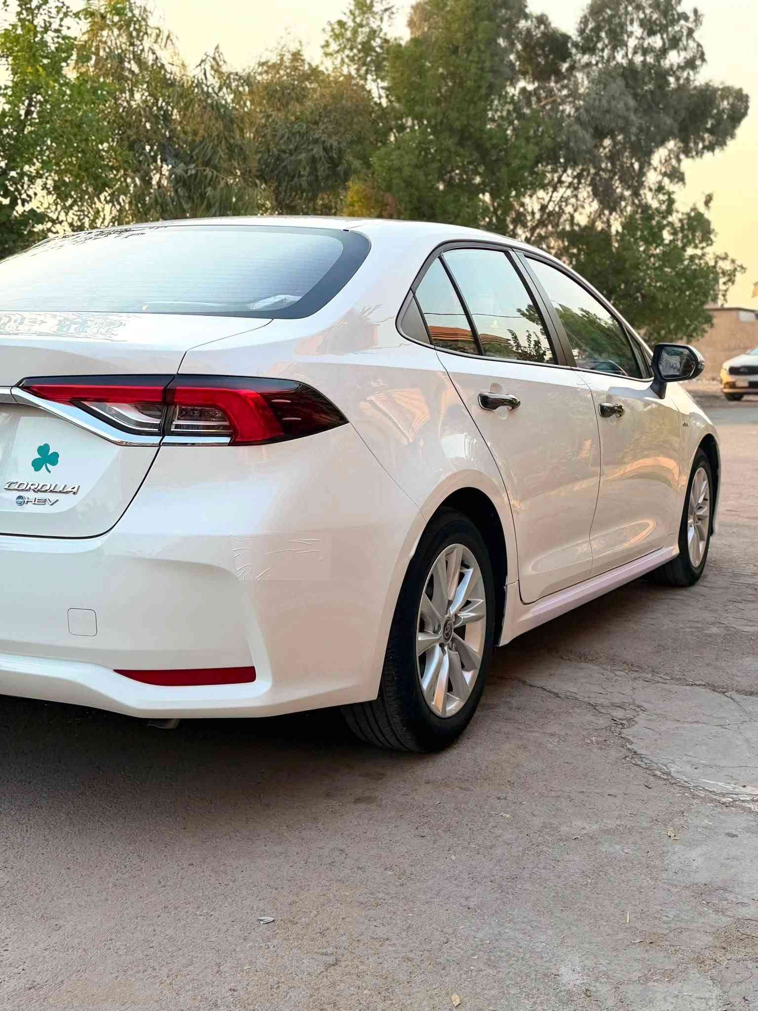للبيع كورلا هايبرد 2025 شكل الخليجي 

فول مواصفات 

ماشيه 18K
فتحتة سقف (سلايد روڤ)

بصمة عدد 2 + دخول ذكي ابواب ثنين 

داخل جلد اصلي + دوشمه اضافيه 

كامرة خلفية دوارة اصلية 

شاشة ابل كار بلي

هندبريك دكمه 

اوتو هولد /تحديد مسار /كروس سرعه 

3وضعيات قيادة (نورمل/سبورت/ايكو)

اشاير بالمري الجانبية 

رادار 

السيارة مكفوله كفاله عامه  

السعر 159$ وبيه مجال 

مكانها بغداد 

للاستفسار ***********
