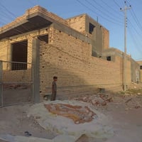 بيت مساحته 260متر  زراعي  بيه غرفتين وكل غرفه معاها حمام داخلي نظام سو...