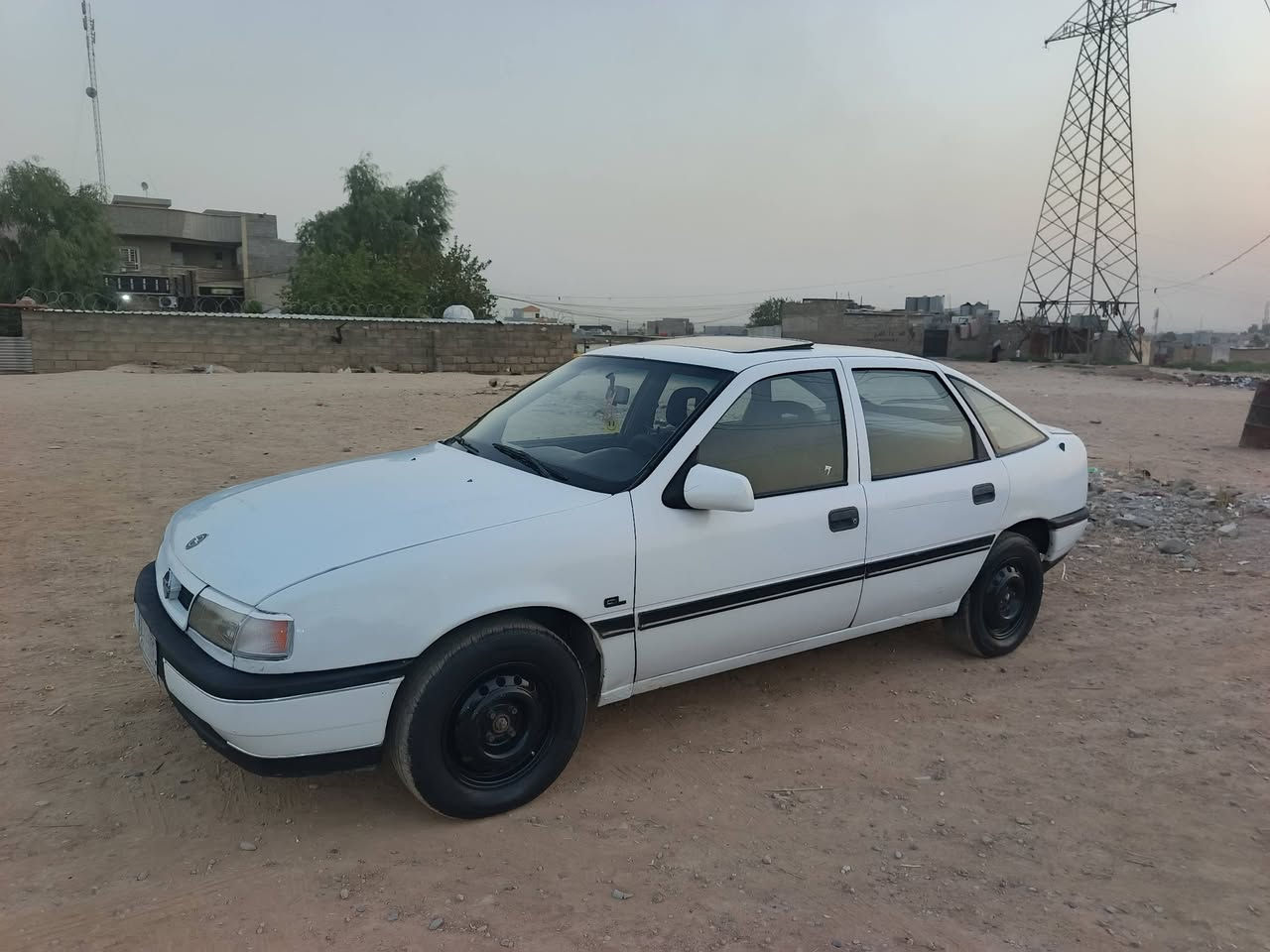 اوبل فكترا موديل 1991 حجم 16 كير محرك شرط صبغ دواير فقط بدون ضرر كهربئيات كيجات كلها شغاله طخم درامشفتات جديد داخلها نضيف سياره قتصاديه وجاهزه رقم نينوى مشروع وطني سنويه لل 2029 شرط التحويل السعر 36 وبيها مجال بصيط 
***********
***********
