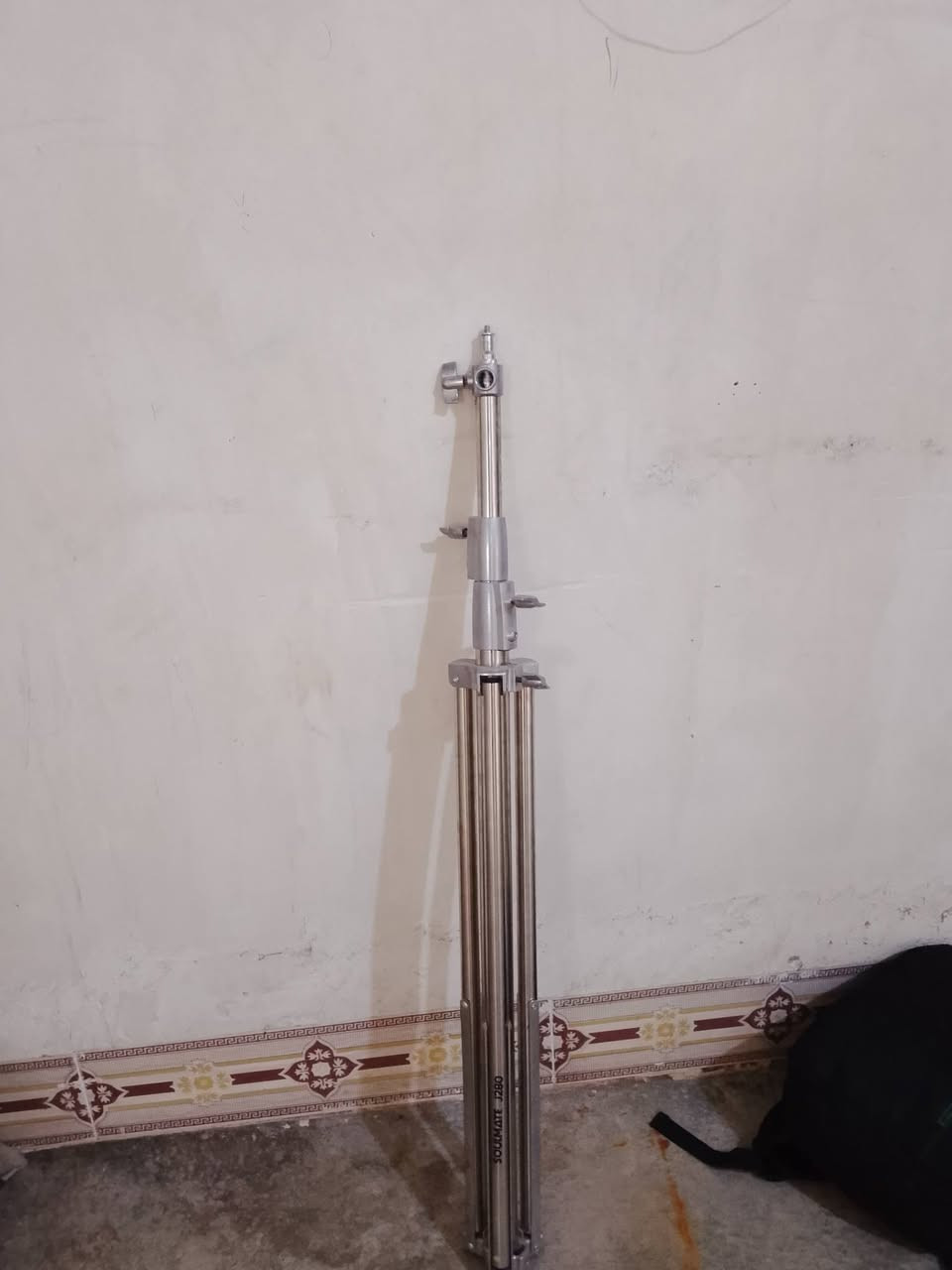 كامره نيكون d7100 مستعمله قليل مع ستاند حديد وكامل ملحقاتها فلاش وتريگر وشاحناته يدعم تصوير فيديو بدقه عاليه للاستفسار اكثر الاتصال ع رقم ***********
